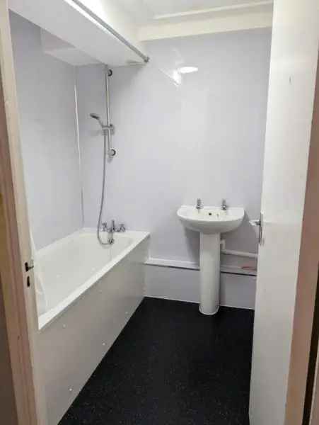 Flat For Rent in Gravesham, England