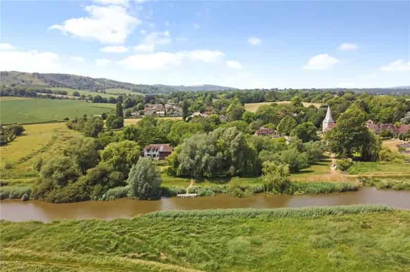 5 Bedroom Detached House for Sale in Idyllic Village