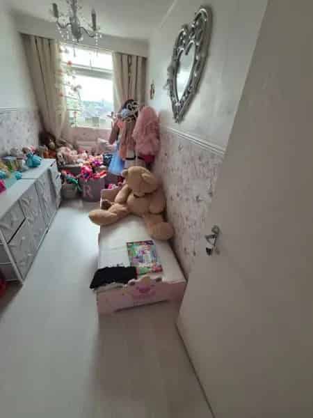 Family Flat Dagenham Village 4th Floor 2 Lifts Pets Allowed