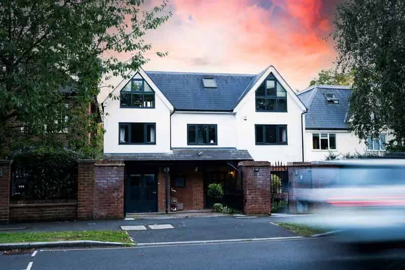 7 Bedroom Detached House West Wimbledon Family Home