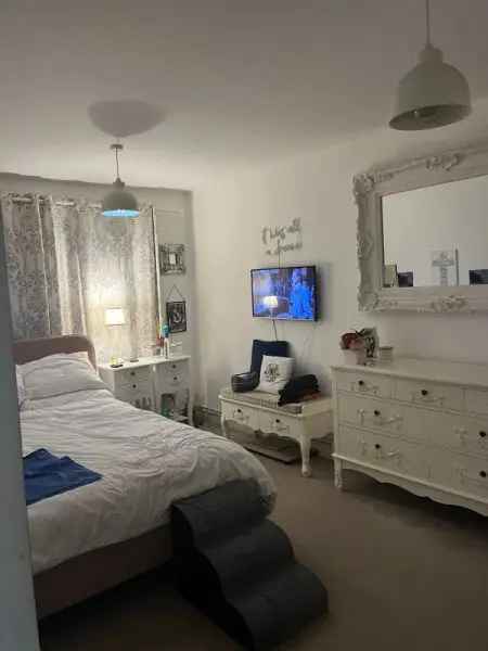 Large 3 Double Bed Terrace House Newly Refurbished