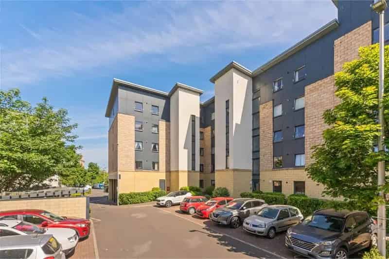 2 Bed Flat Easter Road Modern Development