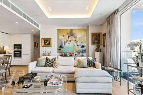 Luxury 3-Bedroom Apartment in London with Spa and Parking