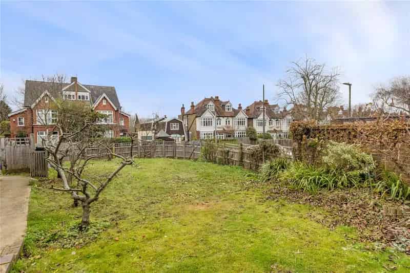 5 Bedroom House Near Raynes Park Station