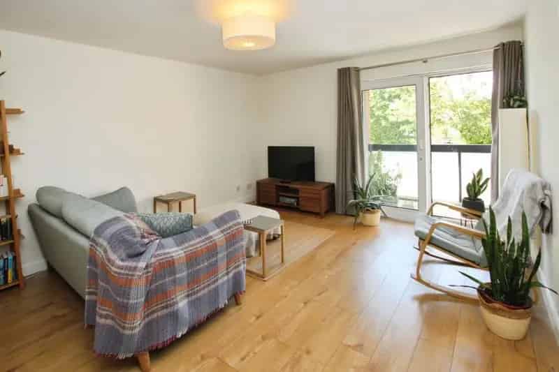 2 Bedroom Flat to Rent in Fishponds with Balcony
