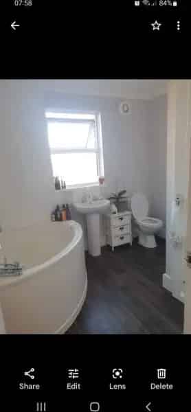 3 Bed Townhouse Near Shops Schools and Train Station