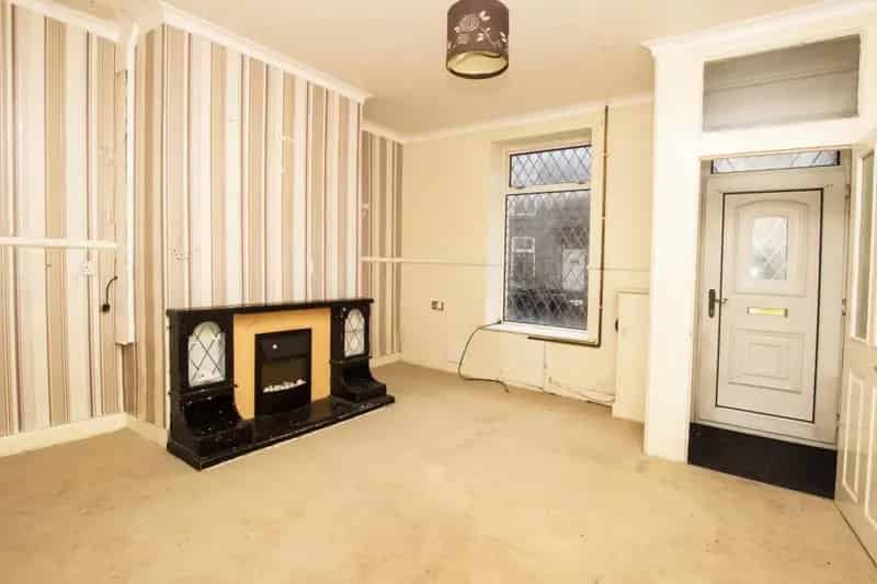 2 bedroom House
 For Sale 
Total Size: 808 SQ FT