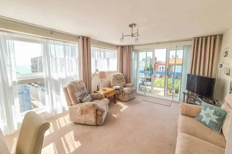 Sea View Two Bedroom Apartment Near Amenities