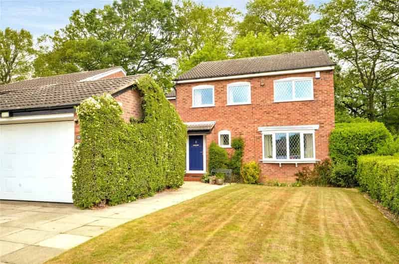 Four Bed Detached House with Ensuite and Garden in Adel