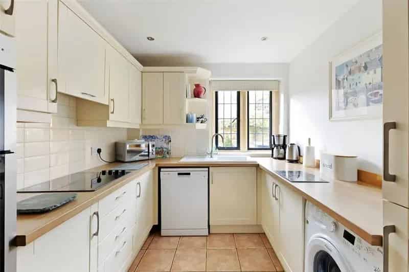 2 Bedroom Cotswold Stone Cottage for Sale