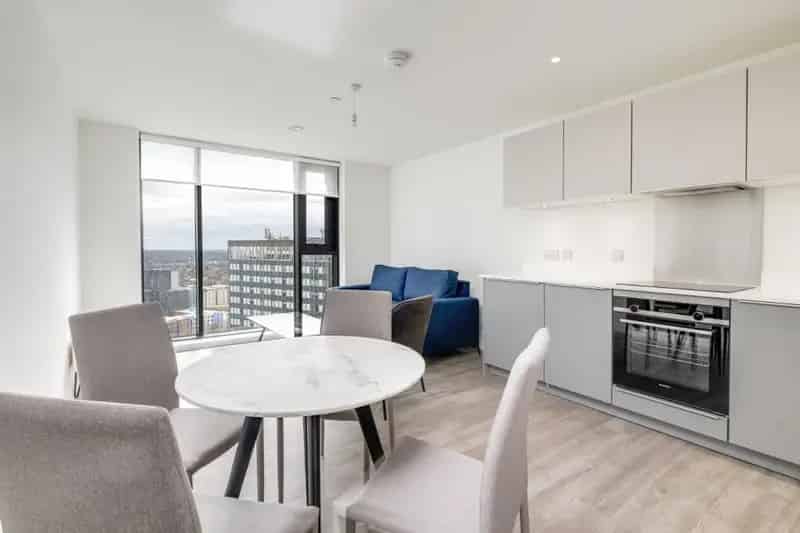 1 Bedroom Apartment in The Bank Tower 2 City Centre