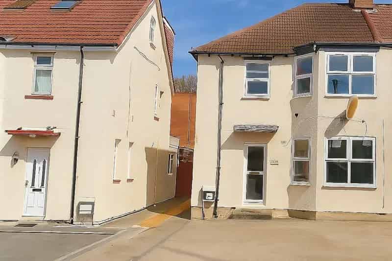 4 Bedroom HMO Cowley - Spacious House for Sharers or Students