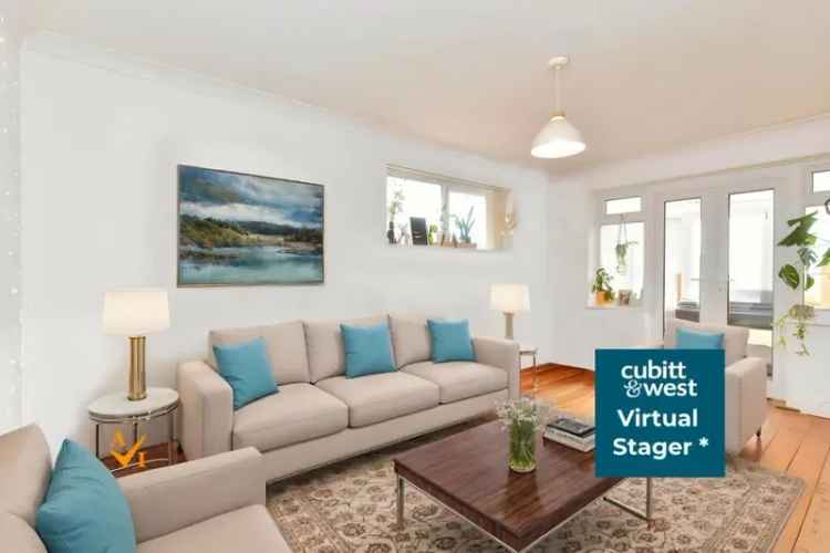 4 Bedroom Detached House for Sale in Woodingdean