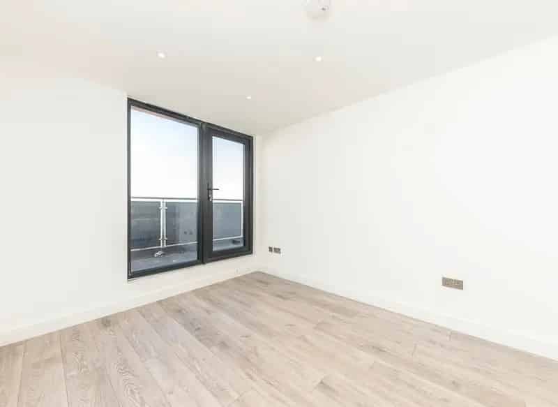 Large 1 Bedroom Apartment near Norwood Junction Station