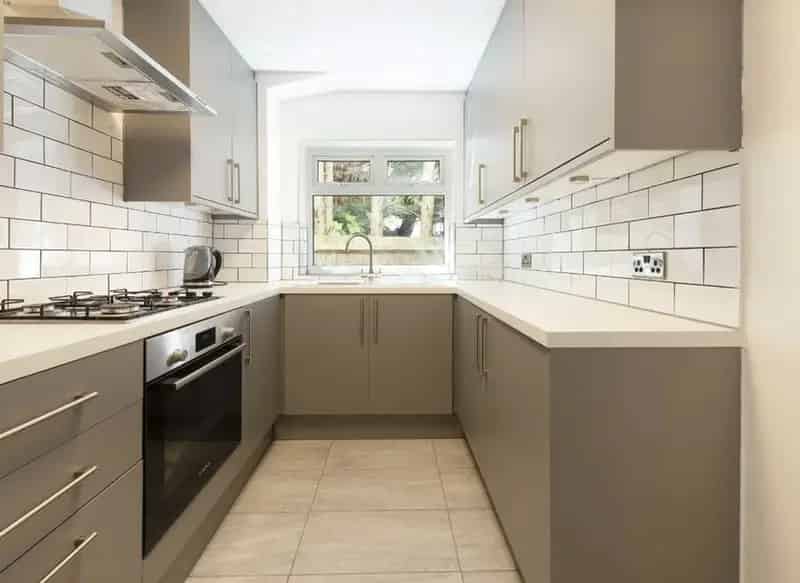 Refurbished 2-Bed Maisonette with Garden Parking Garage