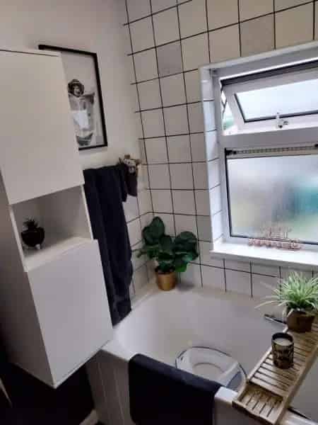 2 Bed House Near Shops and Station