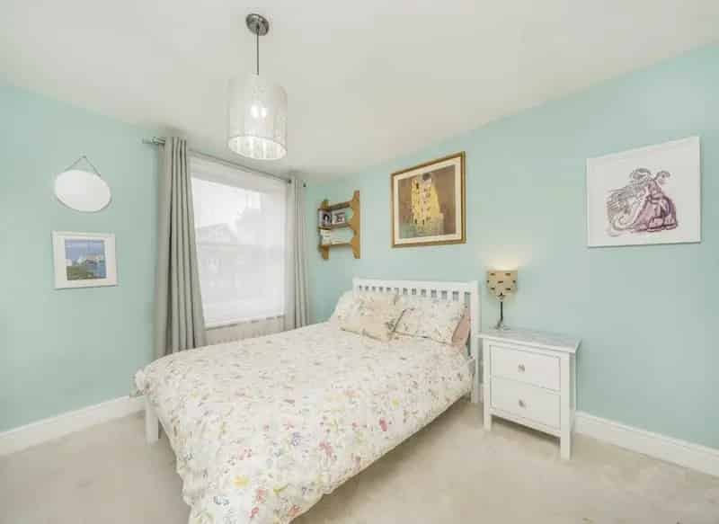 800 sq ft Split Level Georgian Conversion  Large Reception South Facing Balcony