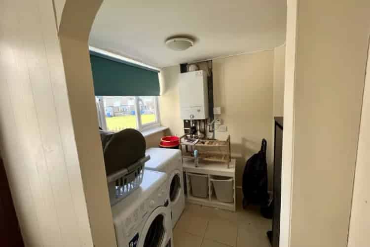 3 Bed House with Garden and Parking Gas Central Heating Double Glazing