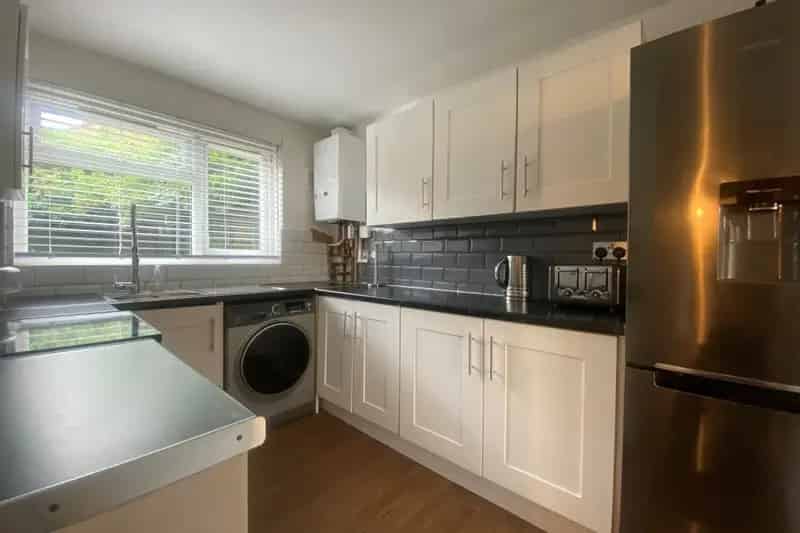 One Bedroom Ground Floor Maisonette Near Train Station