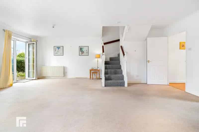 3 Bedroom Ground Floor Maisonette For Sale