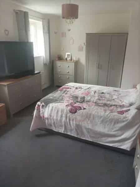 2 Bed Ground Floor Flat Near Park and Town Centre