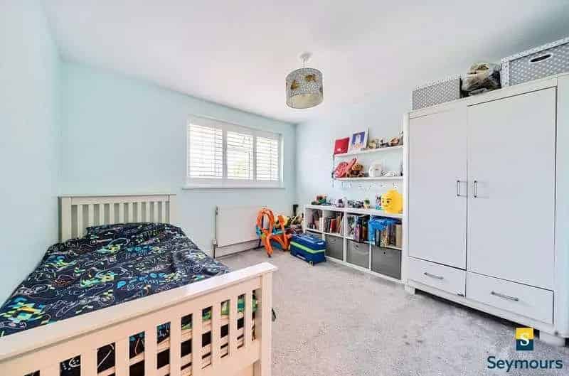 4 Bed Family Home Guildford Modern Conservatory Garden Garage