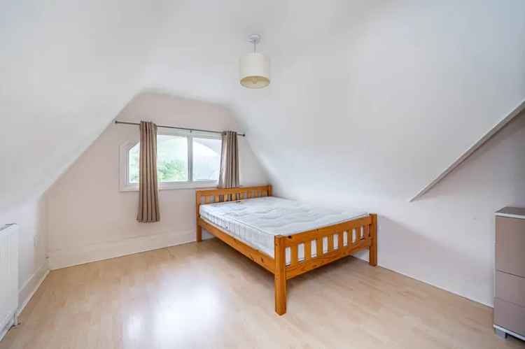 2 Bedroom Flat for Sale in Ealing Near Ealing Broadway Station