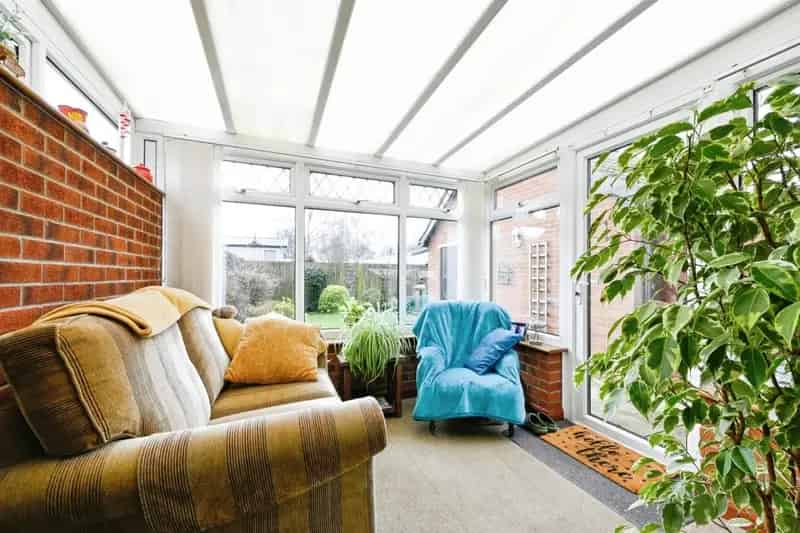 2-Bedroom Bungalow Near Beach Ample Parking Garage