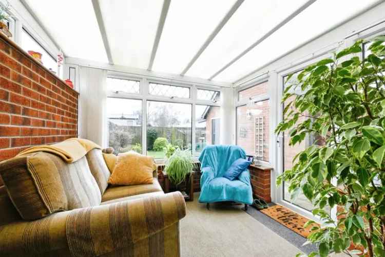 2-Bedroom Bungalow Near Beach Ample Parking Garage