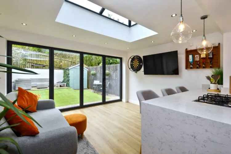 3 Bed Semi Detached House Extended Open Plan Kitchen Garden Parking