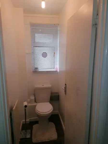 Flat For Rent in Reigate and Banstead, England