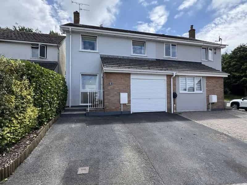 3 Bedroom Semi-Detached House For Sale
