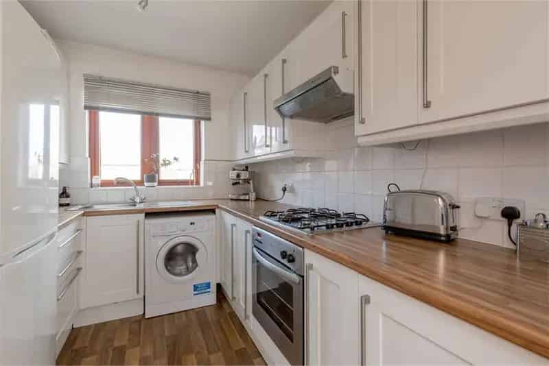 2 Bed Flat Leith Second Floor 1 Reception Modern Kitchen