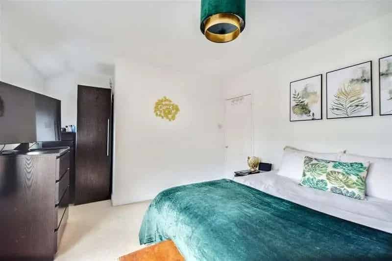 2 Bed End-Terraced House for Sale No Onward Chain
