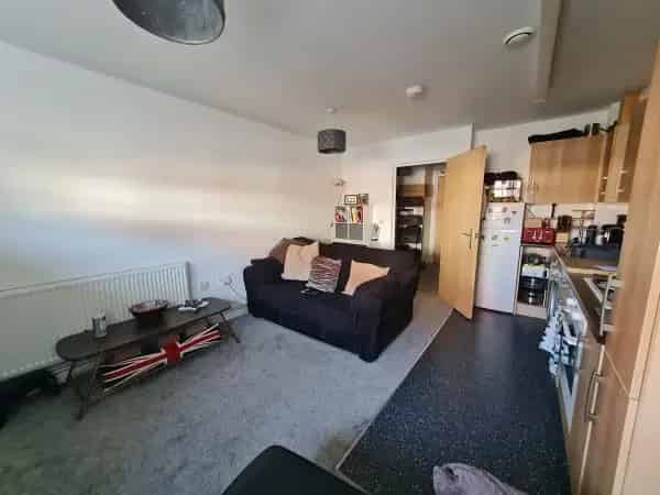 Ground Floor Wheelchair Accessible Flat New Carpets Near Town Centre