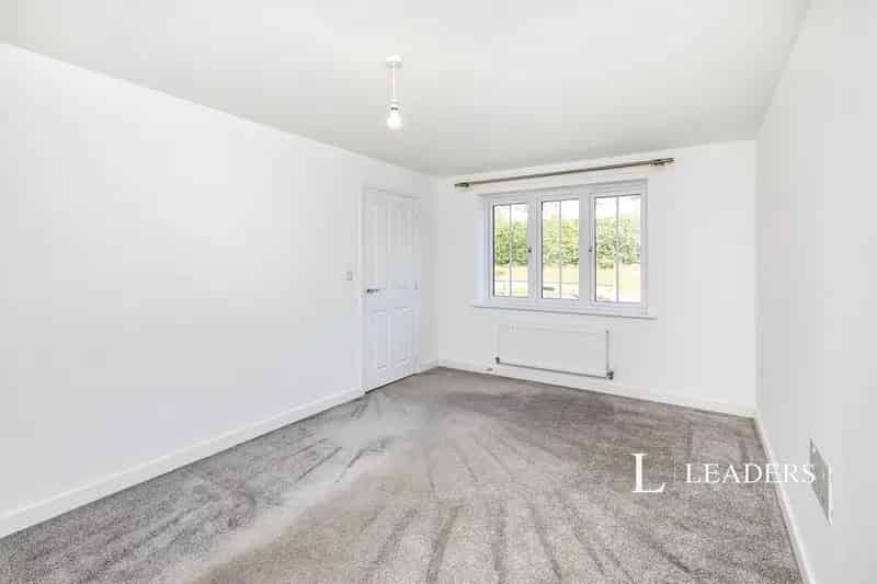 3 Bedroom Detached House to Rent
