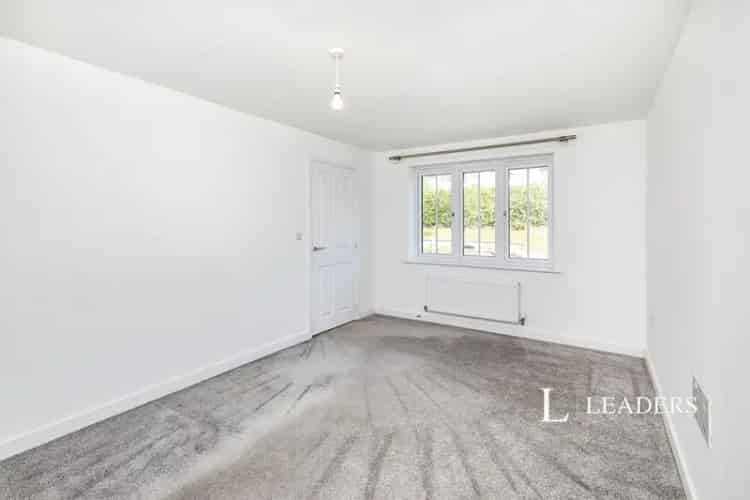 3 Bedroom Detached House to Rent