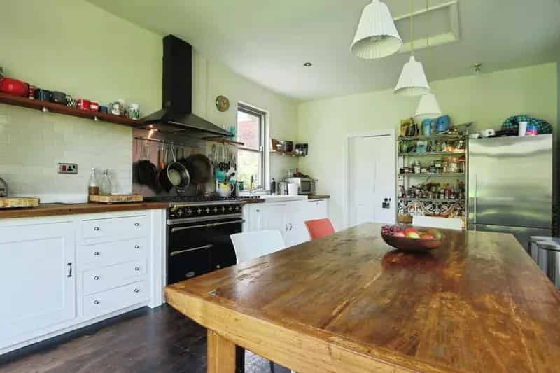 5 Bedroom Semi-Detached House for Sale