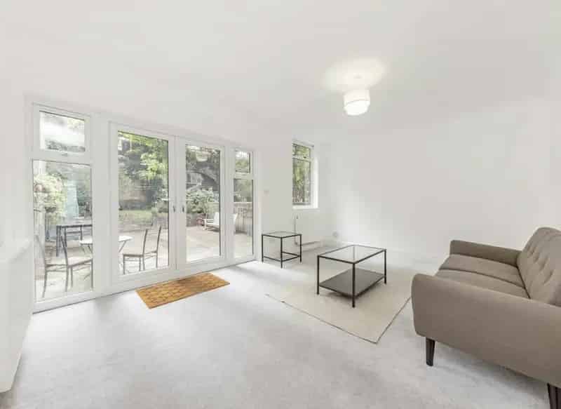 Spacious 2-Double Bedroom Garden Apartment Georgian Conversion