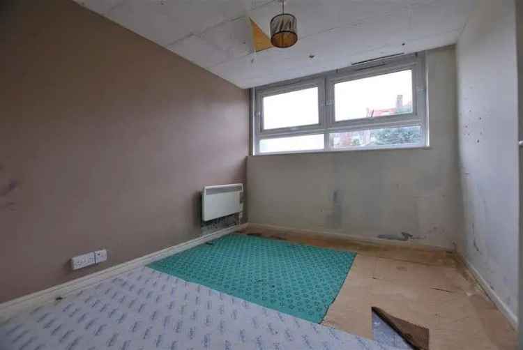 2 bed flat for sale