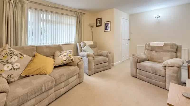 2 Bedroom Bungalow For Sale in Peaceful Cul-de-sac
