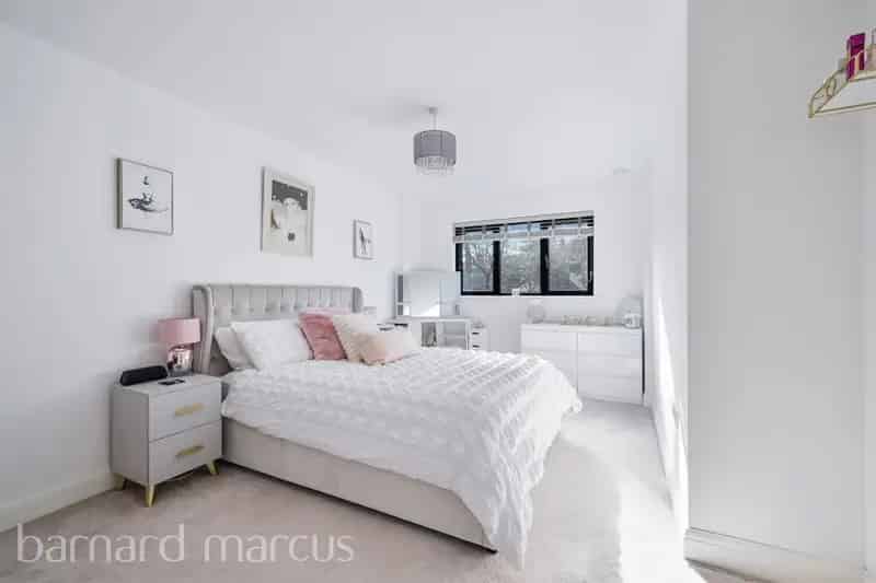 One Bedroom Apartment in Purley Near Station