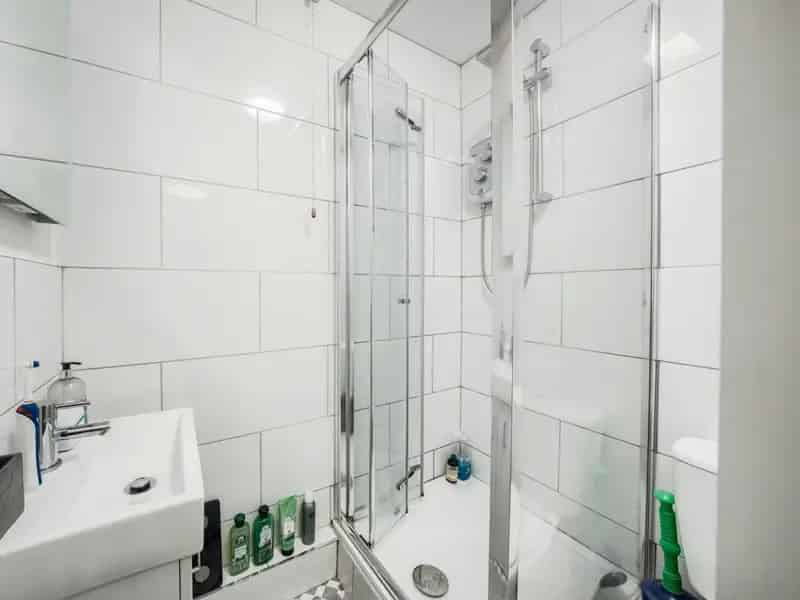1-Bedroom Apartment North Leamington Leasehold No Onward Chain