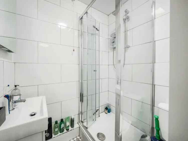 1-Bedroom Apartment North Leamington Leasehold No Onward Chain