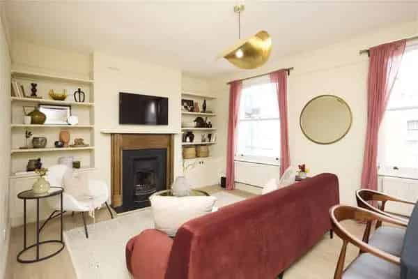 Victorian House with Private Entrance Four Bedrooms London