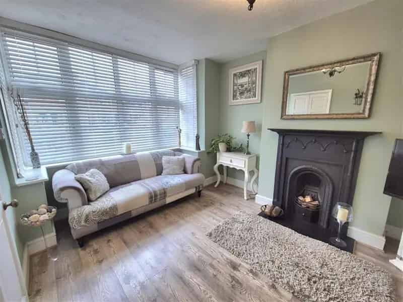 3 Bed Terraced House with Garden and Driveway