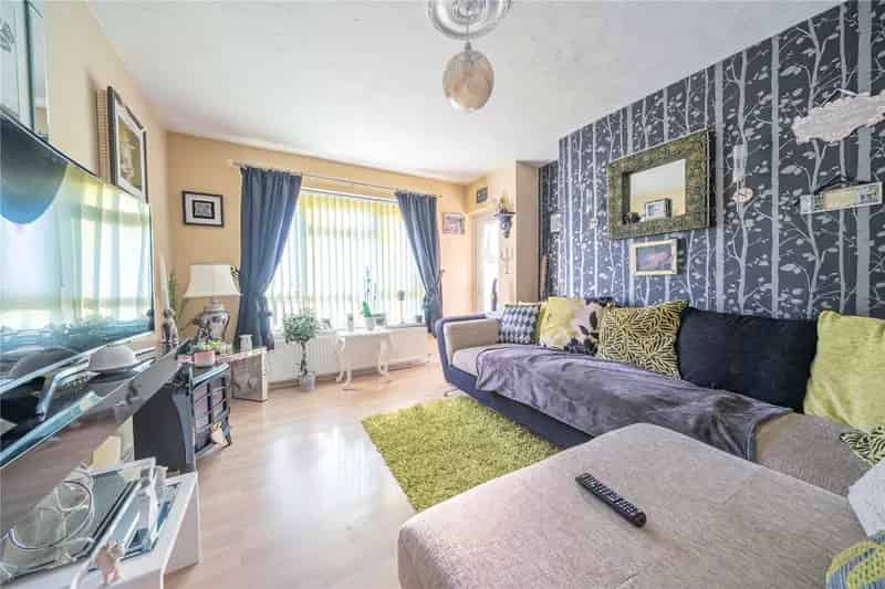 1_2 Bedroom Ground Floor Apartment with Gardens