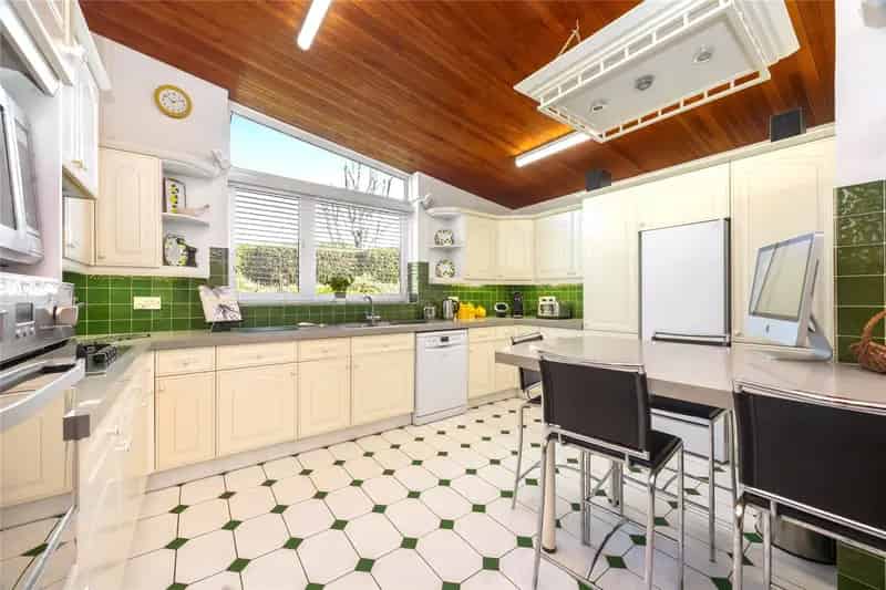 Unique 3-bed Detached Home Ferring Village Over 2000 Sqft