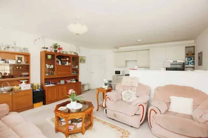 Modern 2-Bed Home near Torbay Coastline with Private Parking