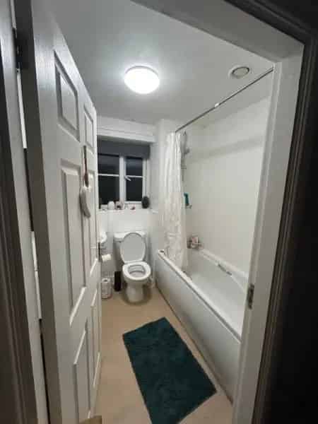 3 Bed Semi Detached House 2 Parking Spaces Garden